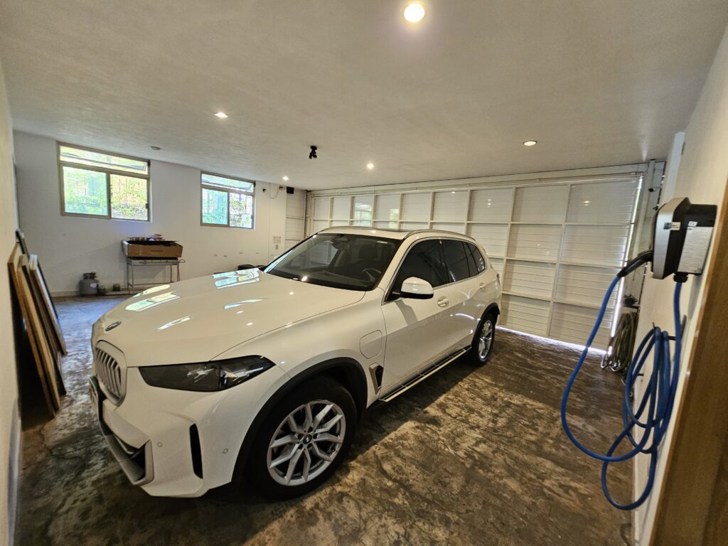 Galería de LAS CAÑADAS CASA EN VENTA SUPER COMPLETA CON ALBERCA, TERRAZA, BAR Y HERMOSO JARDIN