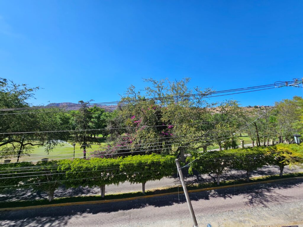 Galería de LAS CAÑADAS PREVENTA CASA MODERNISTA CON VISTA AL CAMPO DE GOLF