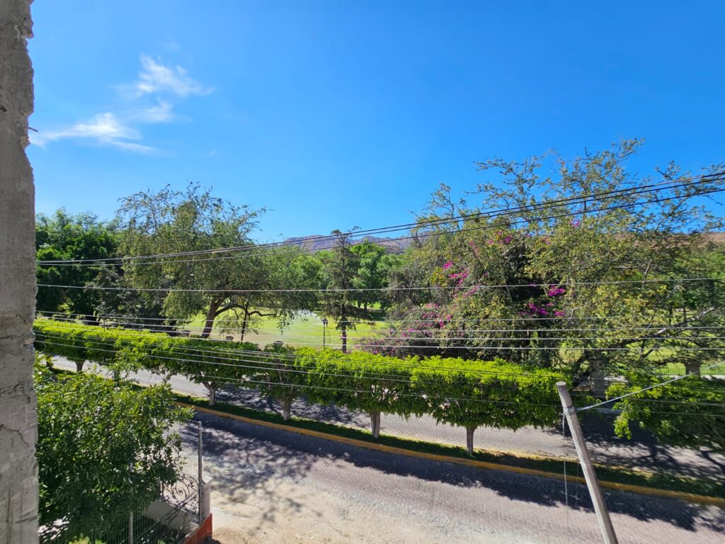 Galería de LAS CAÑADAS PREVENTA CASA MODERNISTA CON VISTA AL CAMPO DE GOLF