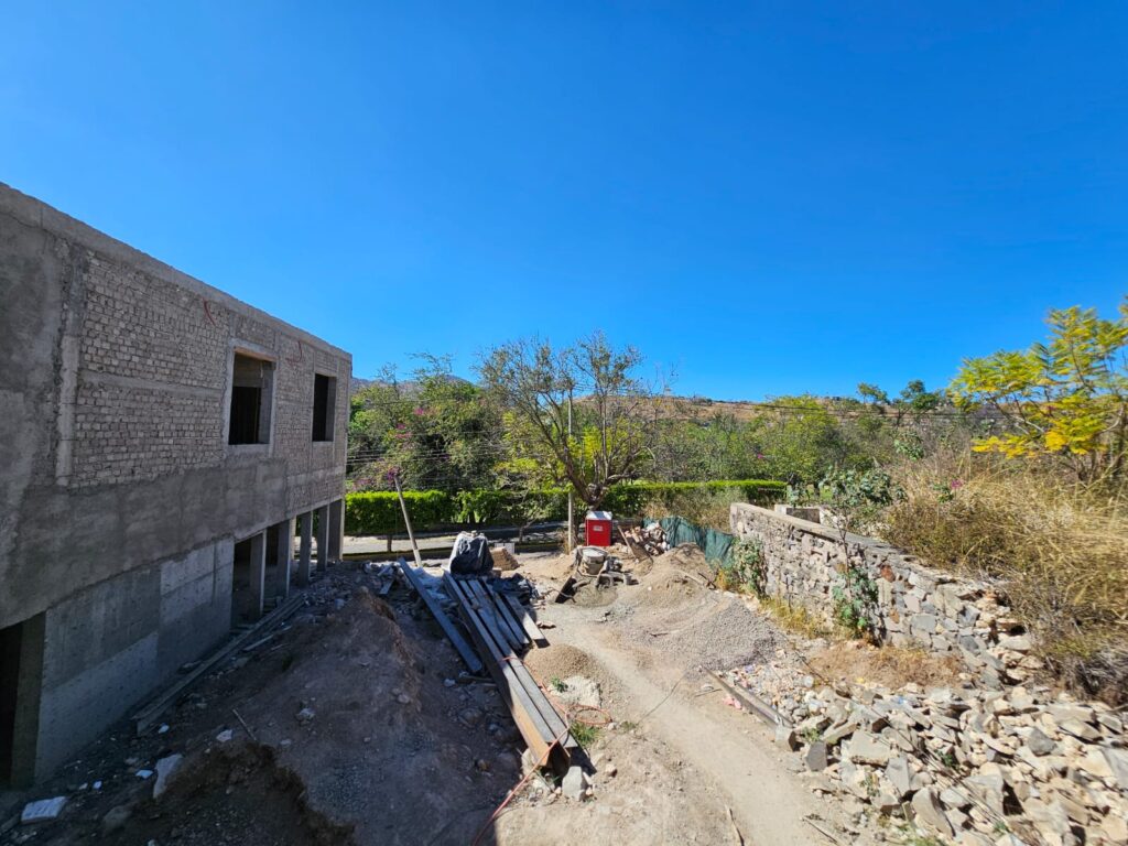 Galería de LAS CAÑADAS PREVENTA CASA MODERNISTA CON VISTA AL CAMPO DE GOLF