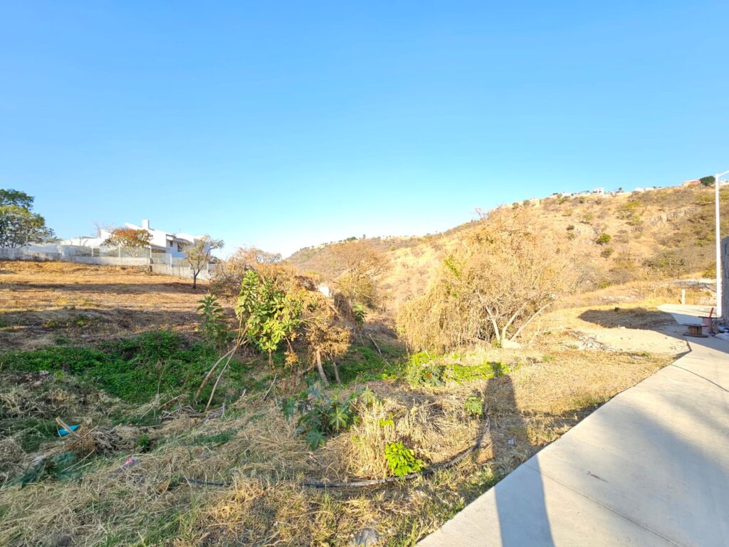 Galería de LAS CAÑADAS LOTE EN VENTA CON INCREIBLE VISTA Y BUENA UBICACION