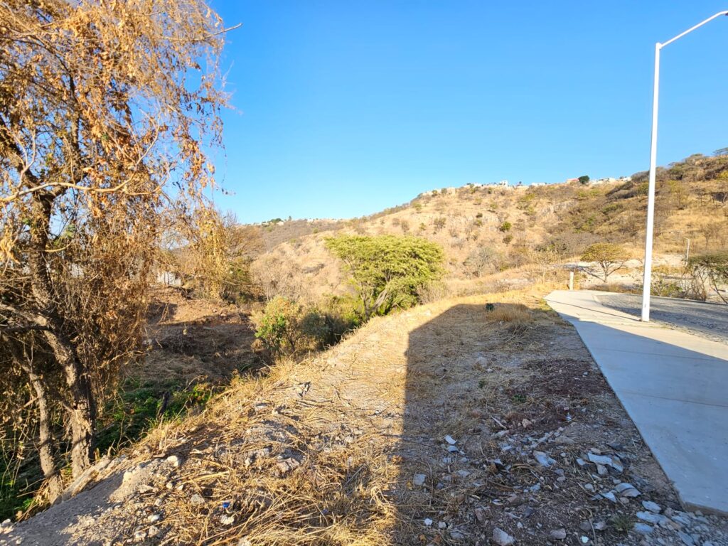 Galería de LAS CAÑADAS LOTE EN VENTA CON INCREIBLE VISTA Y BUENA UBICACION
