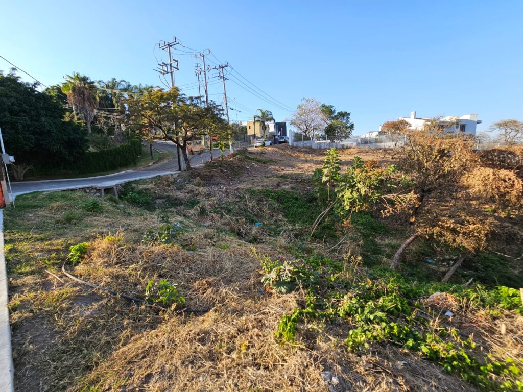 Galería de LAS CAÑADAS LOTE EN VENTA EN ESQUINA CON BONITA VISTA Y SUPERFICIE APROVECHABLE