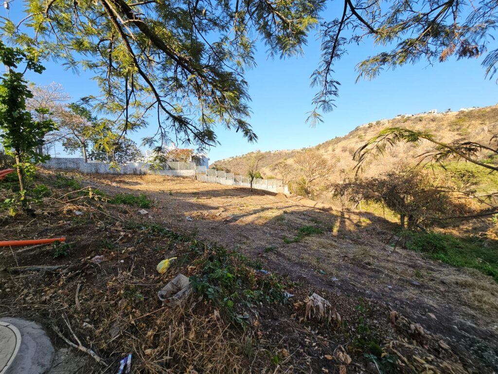 Galería de LAS CAÑADAS LOTE EN VENTA CON SUPERFICIE TOTALMENTE APROVECHABLE Y BONITA VISTA