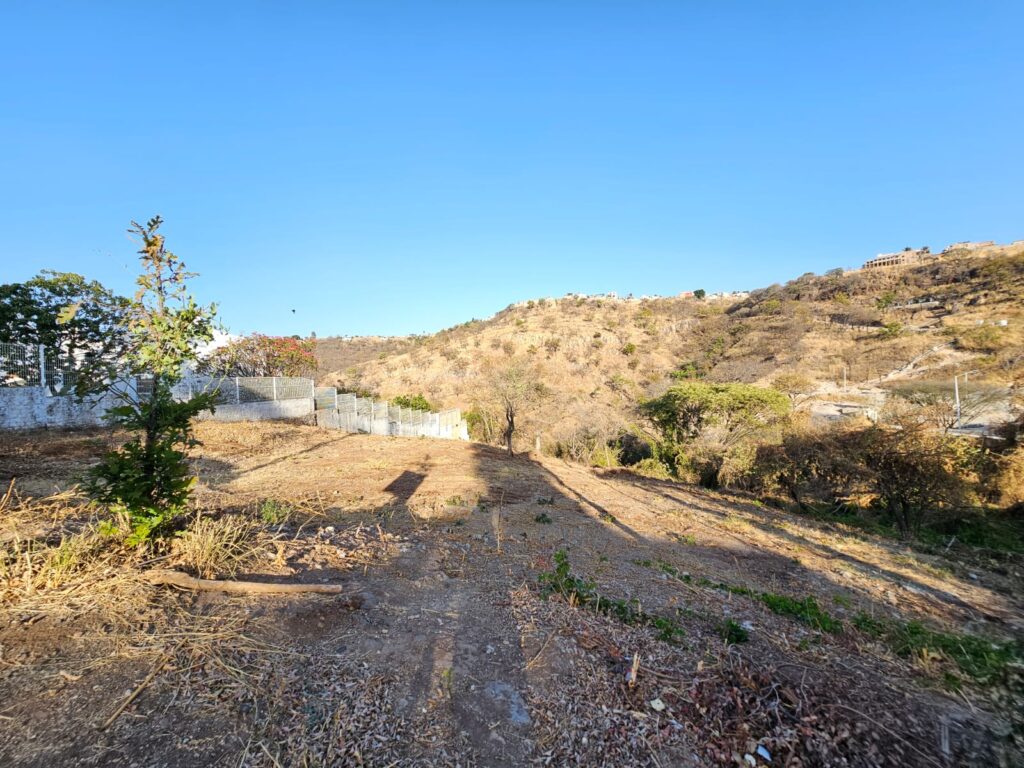 Galería de LAS CAÑADAS LOTE EN VENTA CON SUPERFICIE TOTALMENTE APROVECHABLE Y BONITA VISTA