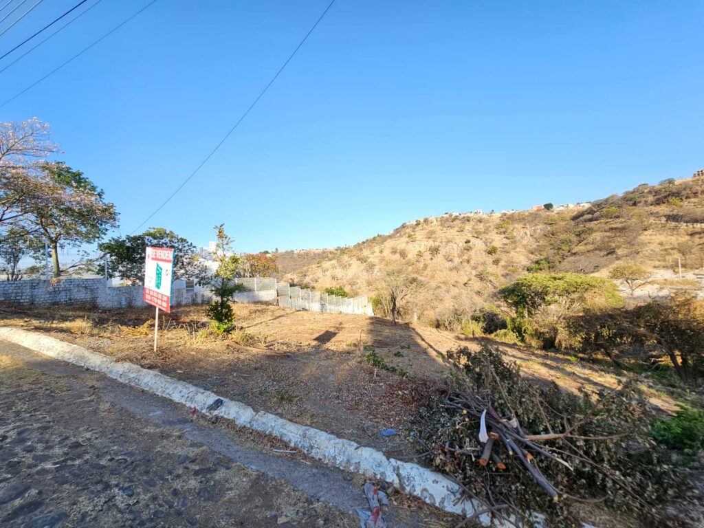 Galería de LAS CAÑADAS LOTE EN VENTA CON SUPERFICIE TOTALMENTE APROVECHABLE Y BONITA VISTA