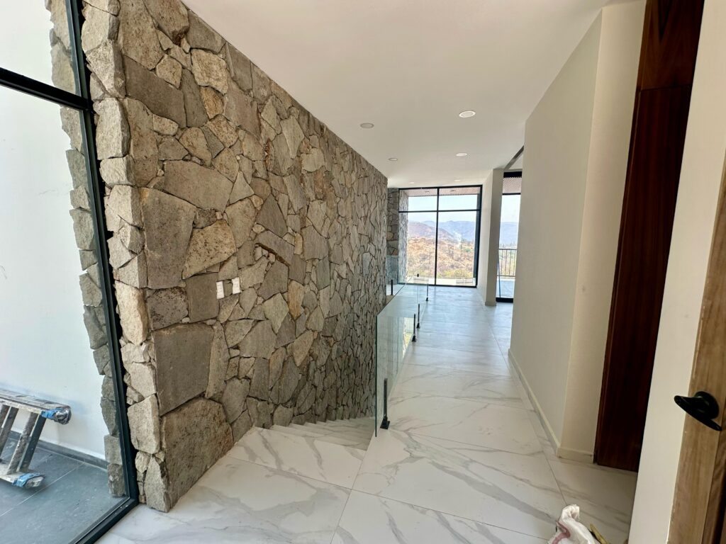 Galería de LAS CAÑADAS CASA NUEVA EN VENTA CON HERMOSA VISTA A LA BARRANCA
