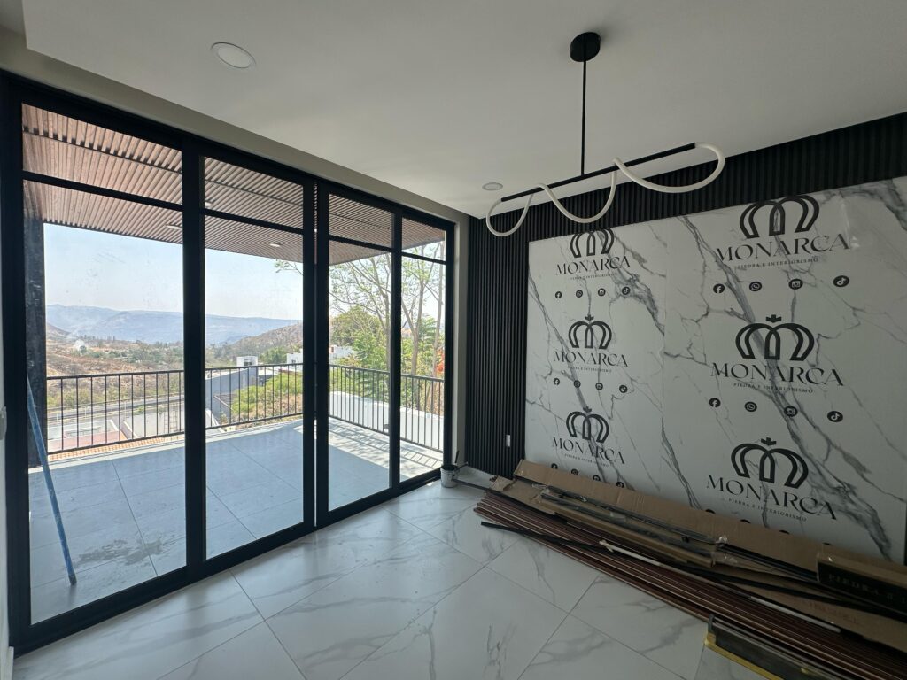 Galería de LAS CAÑADAS CASA NUEVA EN VENTA CON HERMOSA VISTA A LA BARRANCA