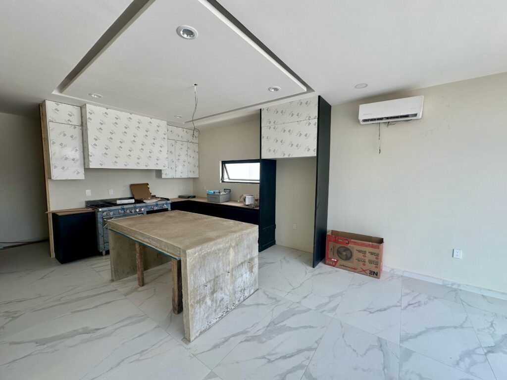 Galería de LAS CAÑADAS CASA NUEVA EN VENTA CON HERMOSA VISTA A LA BARRANCA