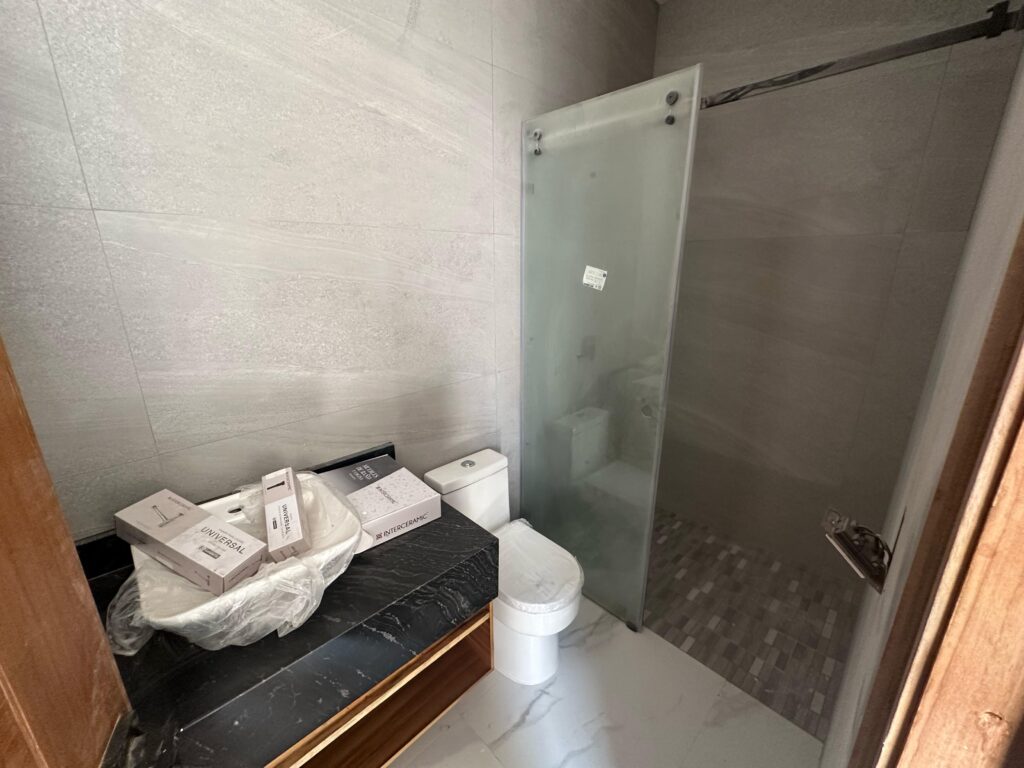 Galería de LAS CAÑADAS CASA NUEVA EN VENTA CON HERMOSA VISTA A LA BARRANCA