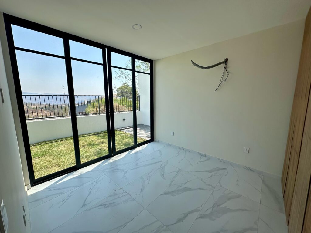 Galería de LAS CAÑADAS CASA NUEVA EN VENTA CON HERMOSA VISTA A LA BARRANCA