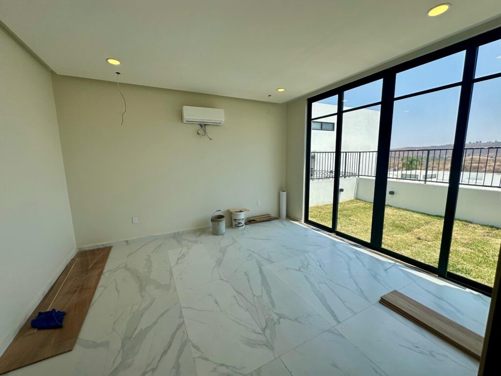 Galería de LAS CAÑADAS CASA NUEVA EN VENTA CON HERMOSA VISTA A LA BARRANCA