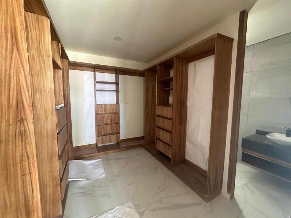 Galería de LAS CAÑADAS CASA NUEVA EN VENTA CON HERMOSA VISTA A LA BARRANCA