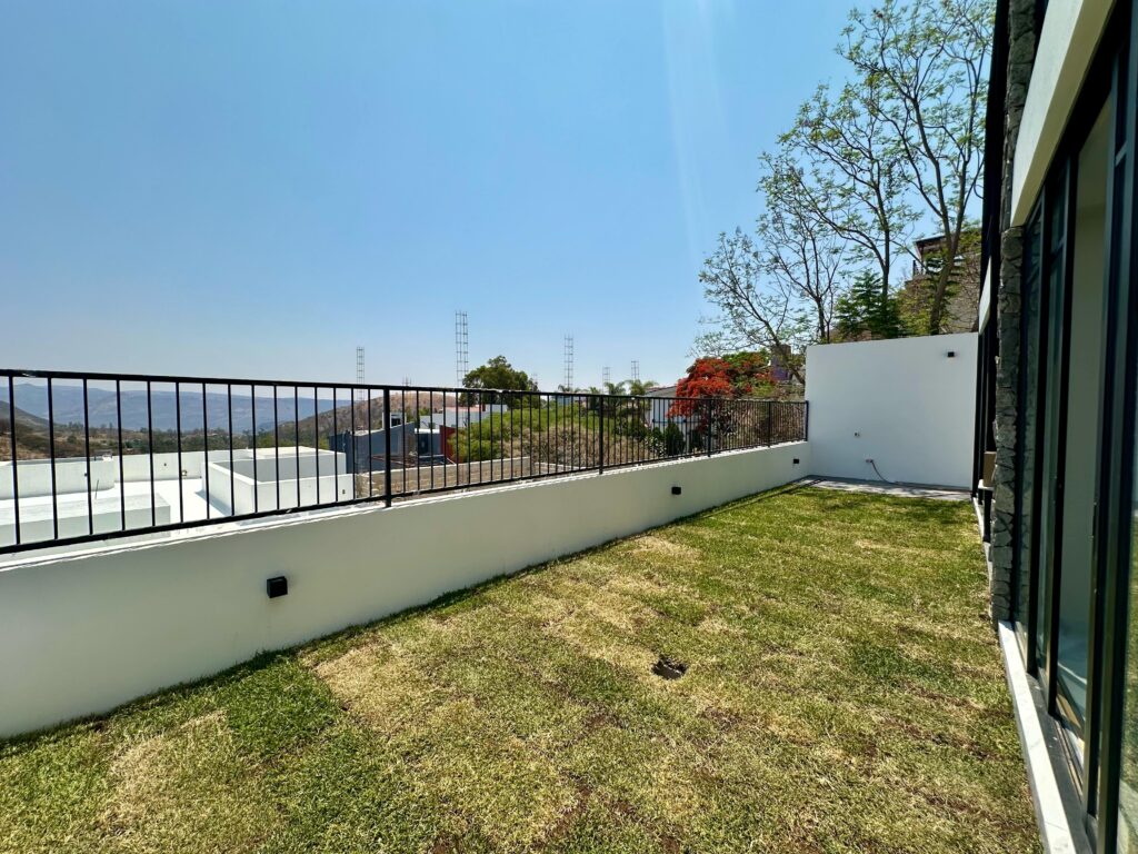 Galería de LAS CAÑADAS CASA NUEVA EN VENTA CON HERMOSA VISTA A LA BARRANCA