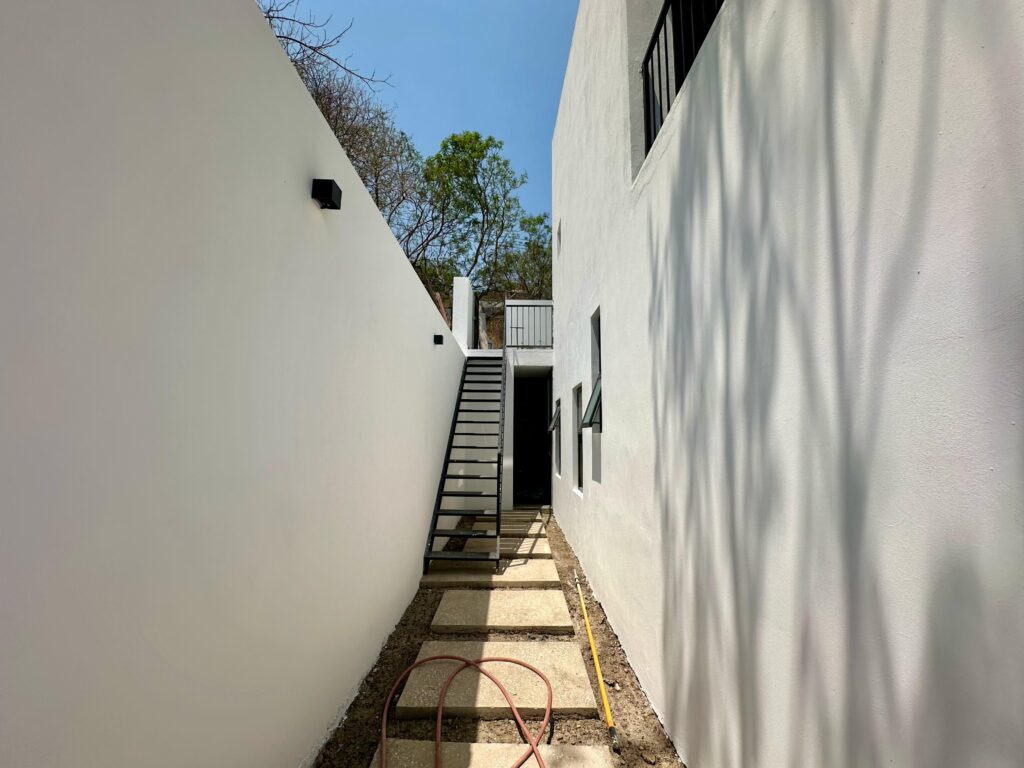 Galería de LAS CAÑADAS CASA NUEVA EN VENTA CON HERMOSA VISTA A LA BARRANCA