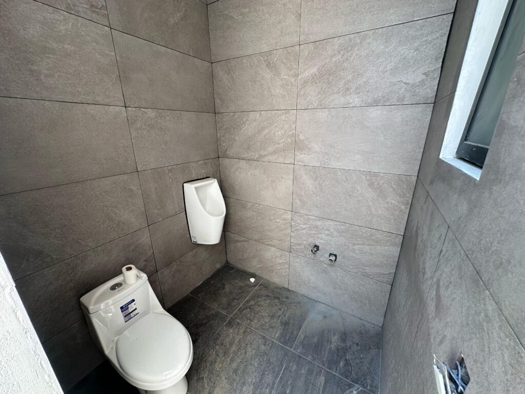 Galería de LAS CAÑADAS CASA NUEVA EN VENTA CON HERMOSA VISTA A LA BARRANCA