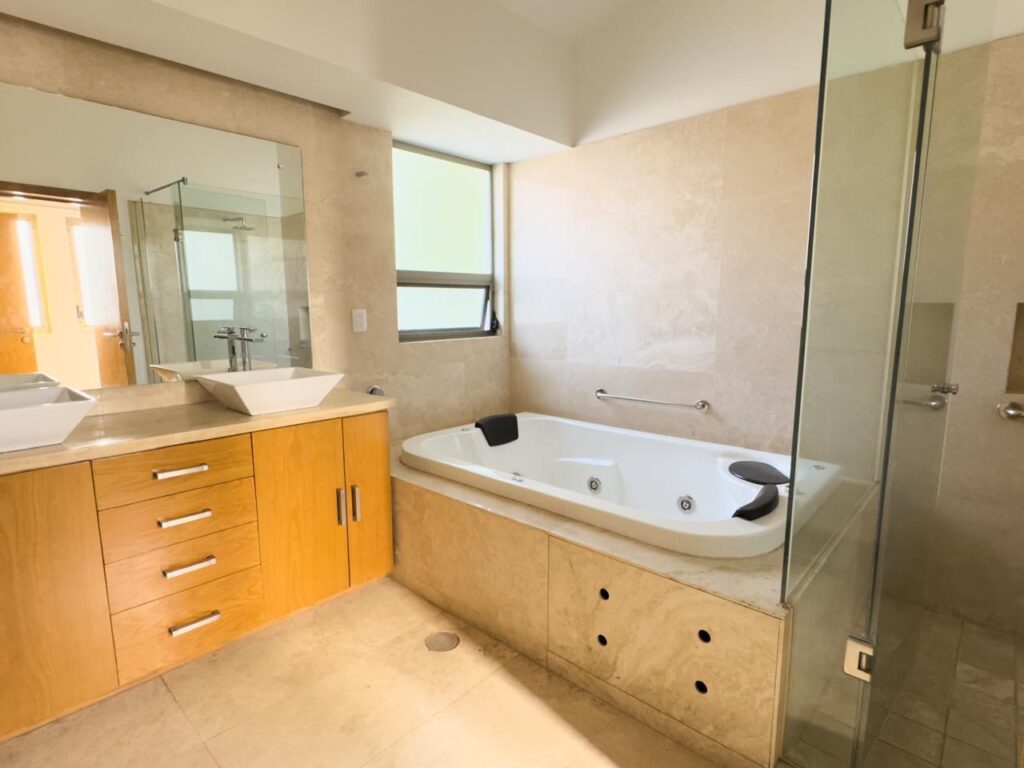 Galería de LAS CAÑADAS CASA EN VENTA COTO LA PRADERA COLINDANTE CON BONITA CAÑADA
