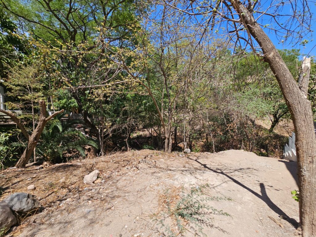 Galería de LAS CAÑADAS HERMOSO LOTE EN VENTA COLINDANTE CON DONACION Y ARROYO PLUVIAL