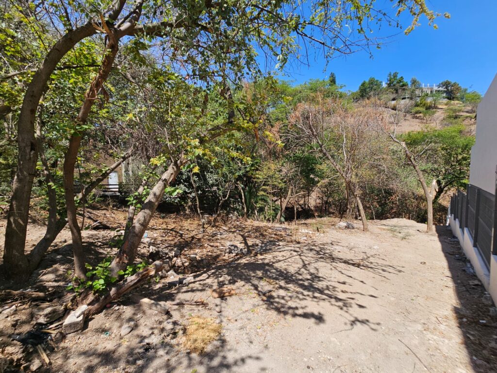 Galería de LAS CAÑADAS HERMOSO LOTE EN VENTA COLINDANTE CON DONACION Y ARROYO PLUVIAL