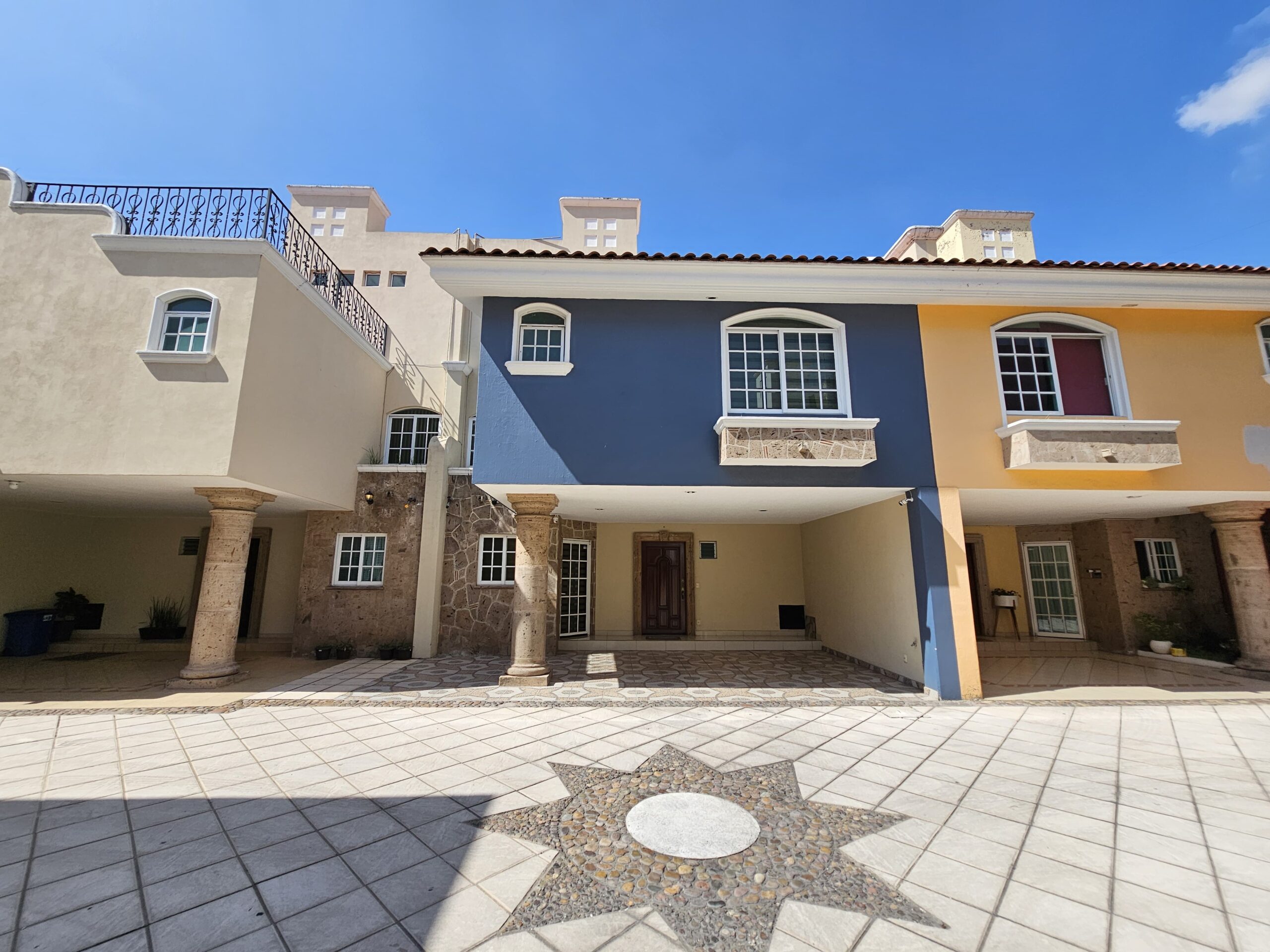 LA ESTANCIA CASA EN VENTA EN COTO PRIVADO A 2 MIN DE COSTCO