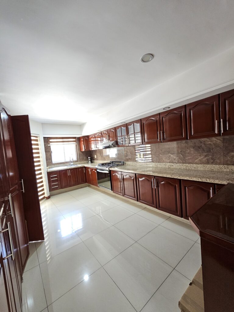 Galería de LA ESTANCIA CASA EN VENTA EN COTO PRIVADO A 2 MIN DE COSTCO