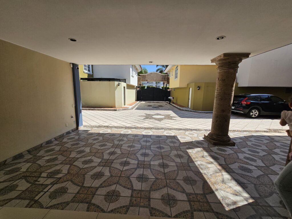 Galería de LA ESTANCIA CASA EN VENTA EN COTO PRIVADO A 2 MIN DE COSTCO