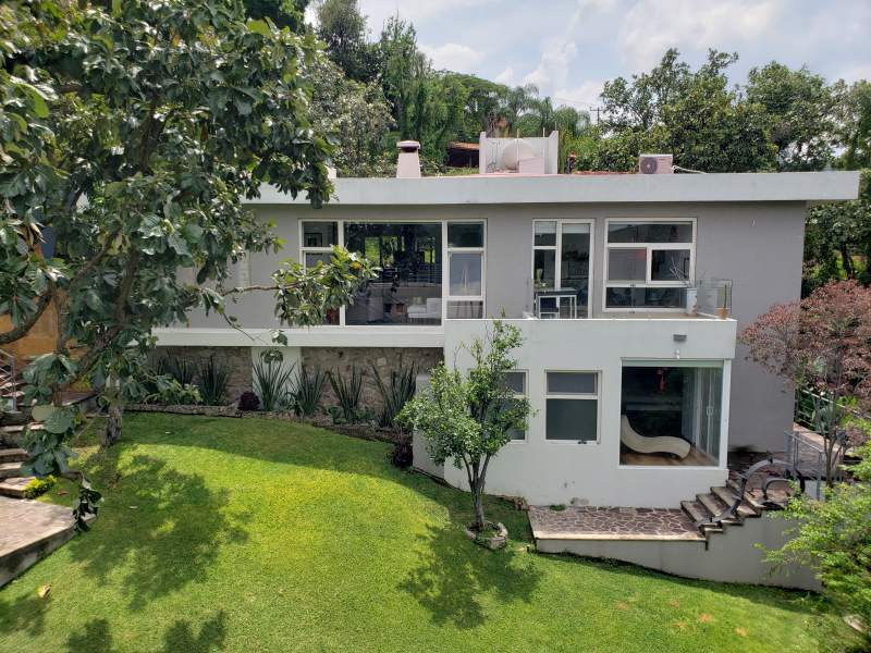 LAS CAÑADAS CASA EN VENTA CON GRAN TERRENO Y LOFT INDEPENDIENTE