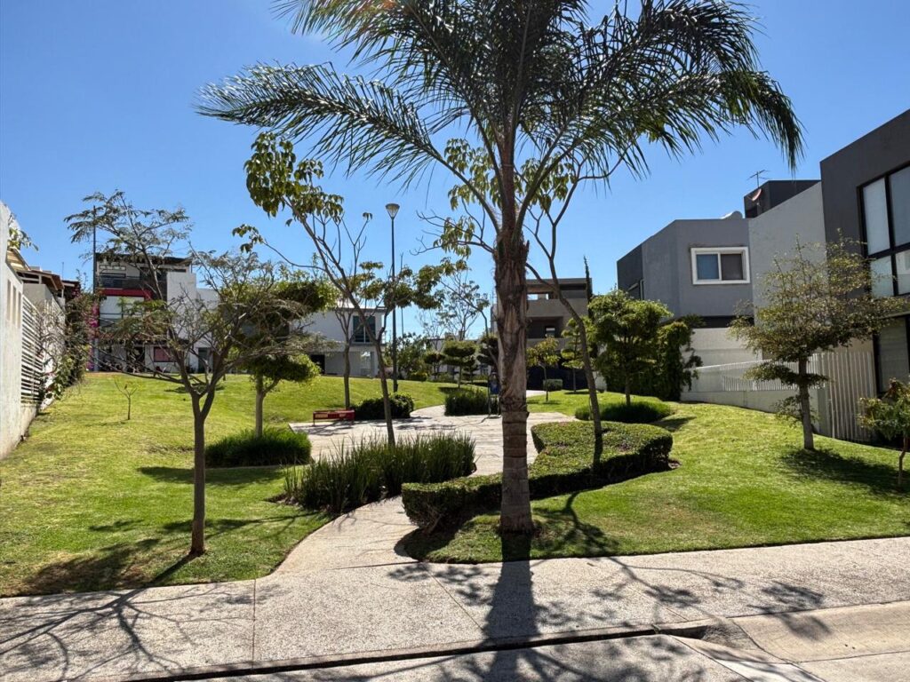 Galería de Altavista Zapopan Casa en Venta en Coto con Alberca