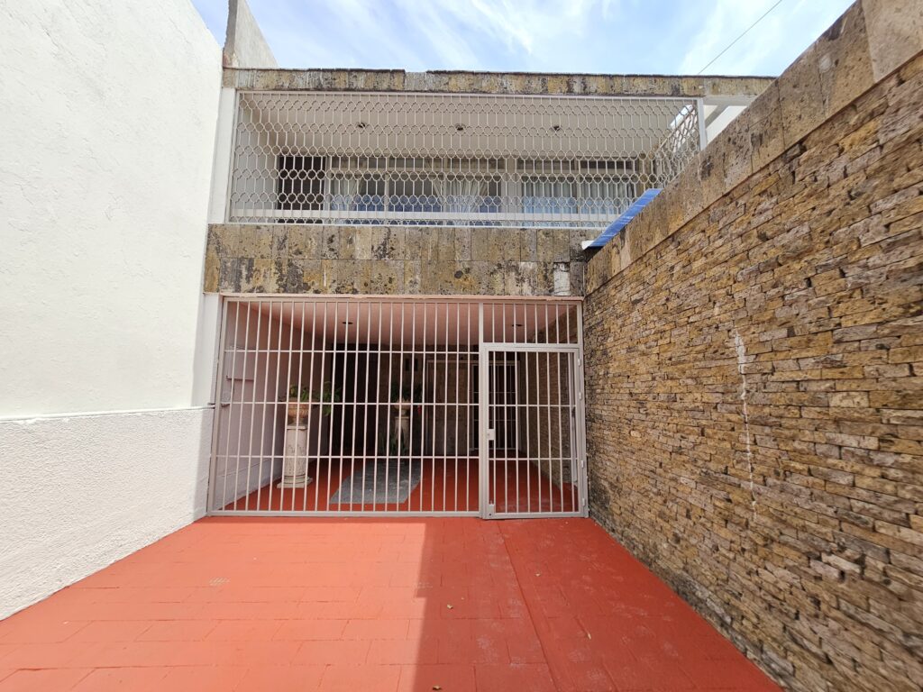 Galería de AV. INGLATERRA CASA EN VENTA A 500m DE LA MINERVA INTERESANTE PROYECTO