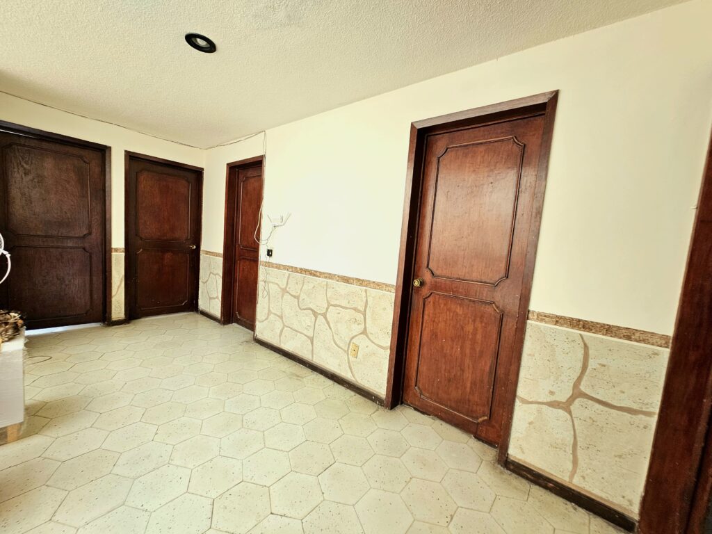 Galería de AV. INGLATERRA CASA EN VENTA A 500m DE LA MINERVA INTERESANTE PROYECTO