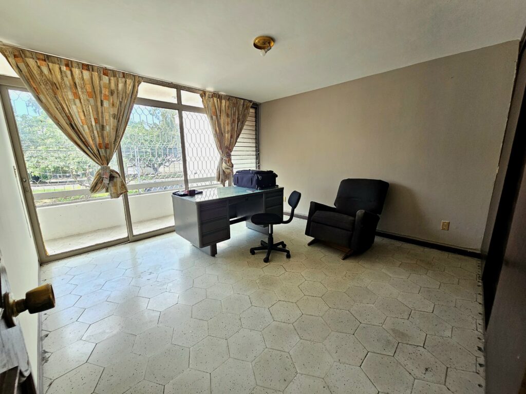 Galería de AV. INGLATERRA CASA EN VENTA A 500m DE LA MINERVA INTERESANTE PROYECTO