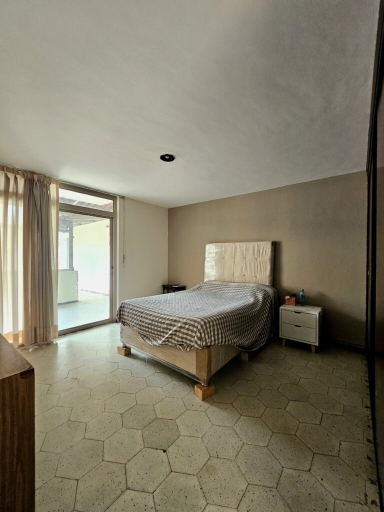 Galería de AV. INGLATERRA CASA EN VENTA A 500m DE LA MINERVA INTERESANTE PROYECTO
