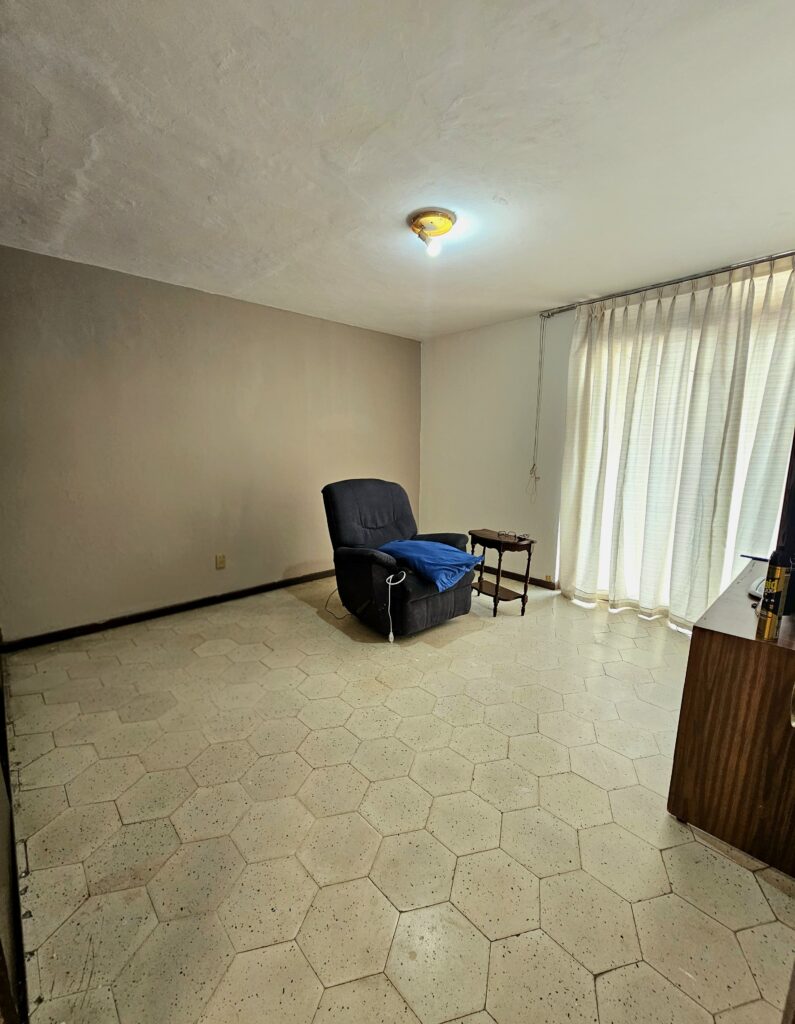 Galería de AV. INGLATERRA CASA EN VENTA A 500m DE LA MINERVA INTERESANTE PROYECTO