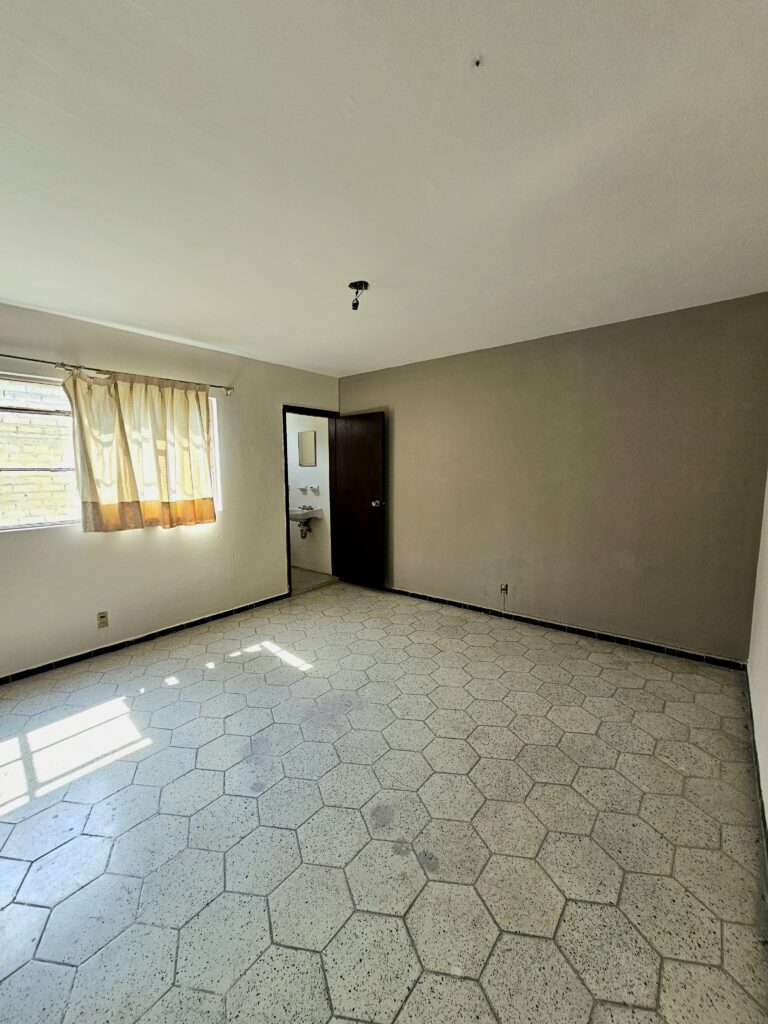 Galería de AV. INGLATERRA CASA EN VENTA A 500m DE LA MINERVA INTERESANTE PROYECTO
