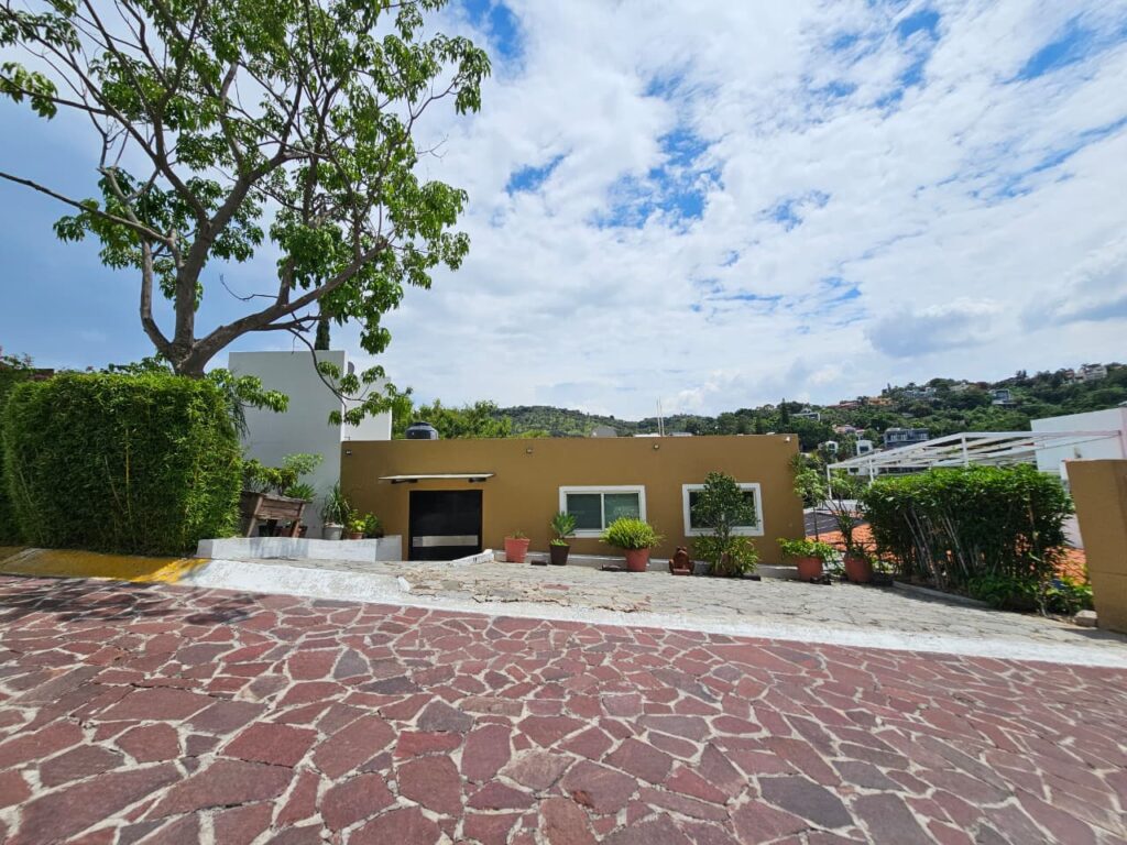 Galería de LAS CAÑADAS CASA EN VENTA EN COTO SAN ÁNGEL CON HERMOSA VISTA