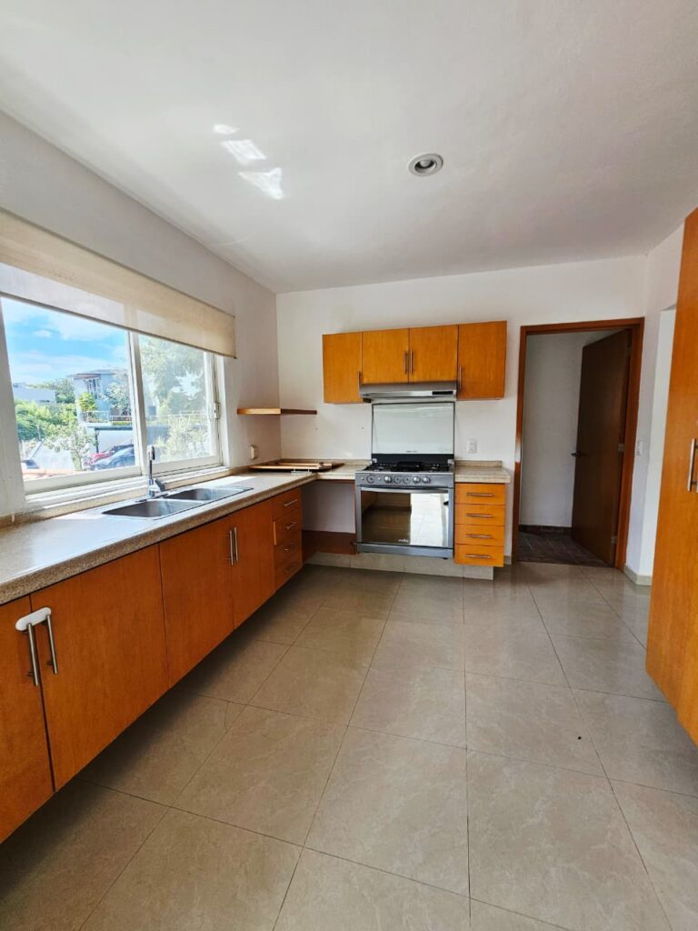 Galería de LAS CAÑADAS CASA EN VENTA EN COTO SAN ÁNGEL CON HERMOSA VISTA