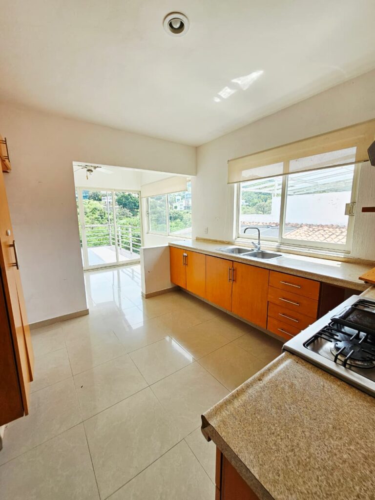 Galería de LAS CAÑADAS CASA EN VENTA EN COTO SAN ÁNGEL CON HERMOSA VISTA