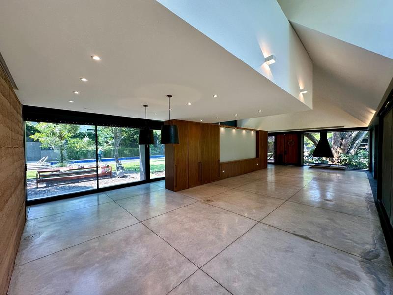 Galería de LAS CAÑADAS CASA EN VENTA PRECIOSA A CAMPO DE GOLF UNA SOLA PLANTA CON ALBERCA