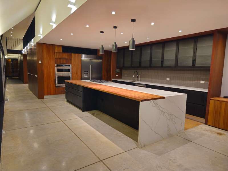 Galería de LAS CAÑADAS CASA EN VENTA PRECIOSA A CAMPO DE GOLF UNA SOLA PLANTA CON ALBERCA