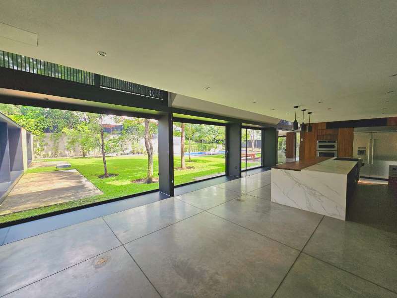 Galería de LAS CAÑADAS CASA EN VENTA PRECIOSA A CAMPO DE GOLF UNA SOLA PLANTA CON ALBERCA