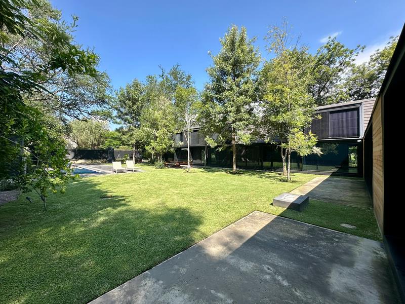 Galería de LAS CAÑADAS CASA EN VENTA PRECIOSA A CAMPO DE GOLF UNA SOLA PLANTA CON ALBERCA