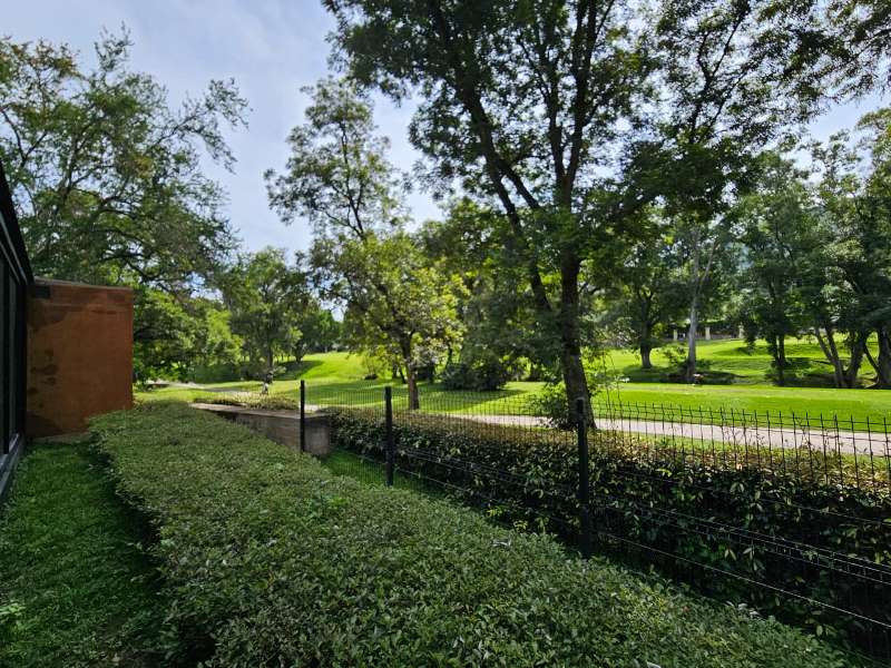 Galería de LAS CAÑADAS CASA EN VENTA PRECIOSA A CAMPO DE GOLF UNA SOLA PLANTA CON ALBERCA