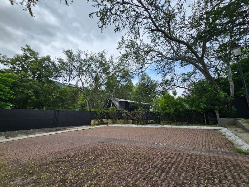 Galería de LAS CAÑADAS CASA EN VENTA PRECIOSA A CAMPO DE GOLF UNA SOLA PLANTA CON ALBERCA