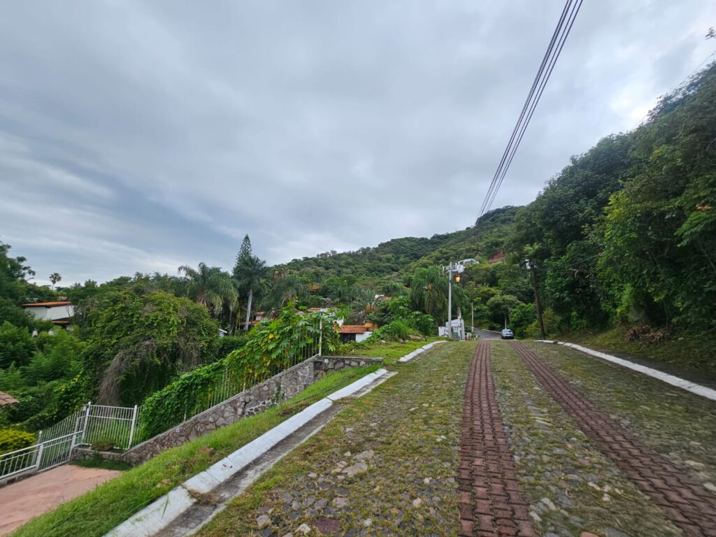 Galería de LAS CAÑADAS LOTE EN VENTA OPORTUNIDAD DE INVERSIÓN CON HERMOSA VISTA Y ARROYO PLUVIAL