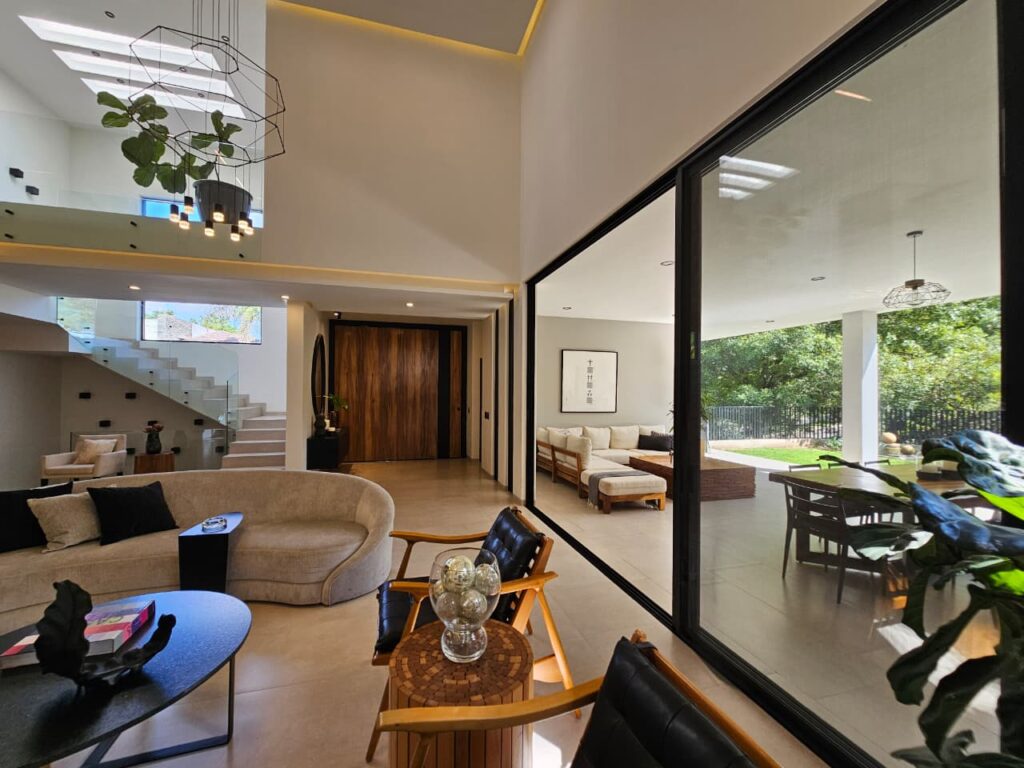 Galería de LAS CAÑADAS CASA EN VENTA SEMINUEVA EN COTO LA PRADERA CON ACABADOS DE LUJO