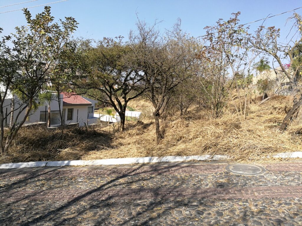 Galería de LAS CAÑADAS TERRENO EN VENTA FRENTE AL COLEGIO ALEMÁN CON GRAN SUPERFICIE