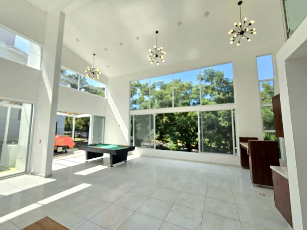 Galería de Las Cañadas Casa Nueva en Coto Abedules con Vista Al Campo de Golf