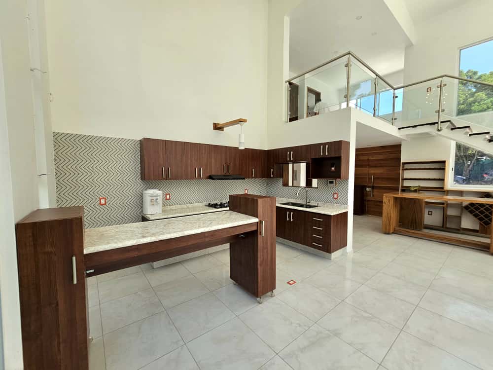 Galería de Las Cañadas Casa Nueva en Coto Abedules con Vista Al Campo de Golf