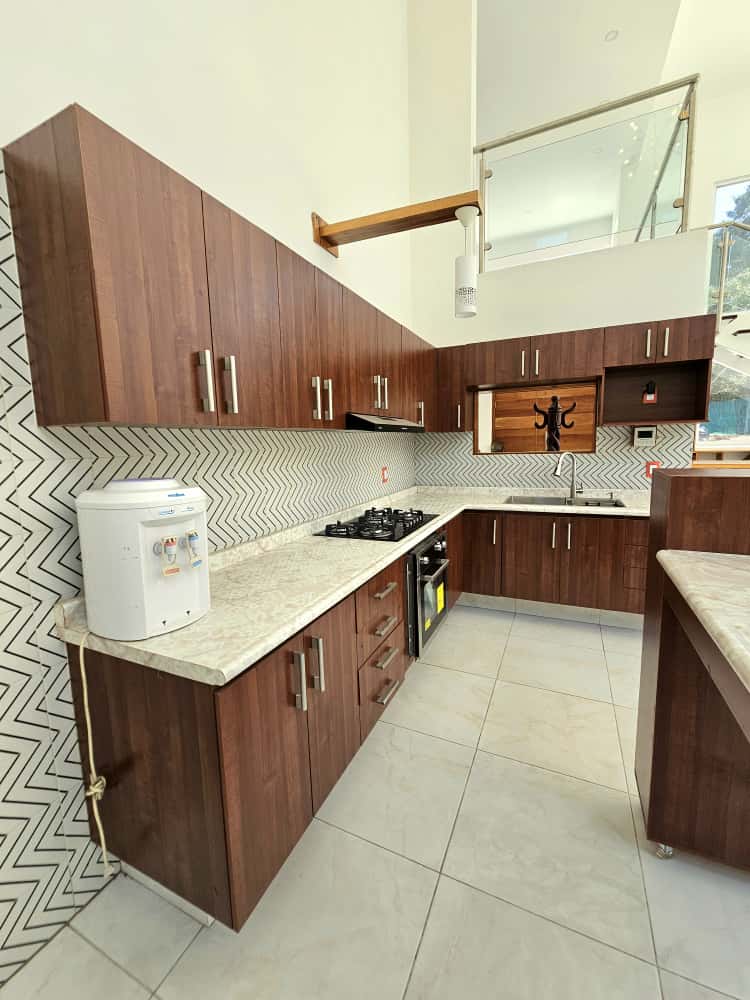 Galería de Las Cañadas Casa Nueva en Coto Abedules con Vista Al Campo de Golf