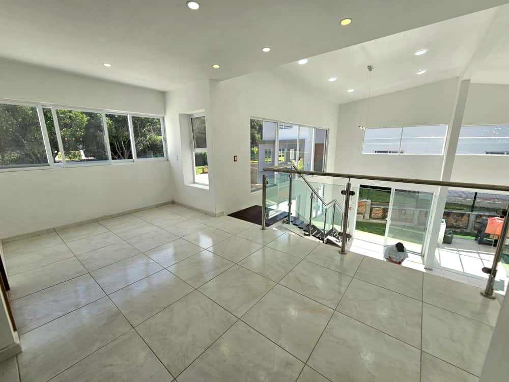 Galería de Las Cañadas Casa Nueva en Coto Abedules con Vista Al Campo de Golf